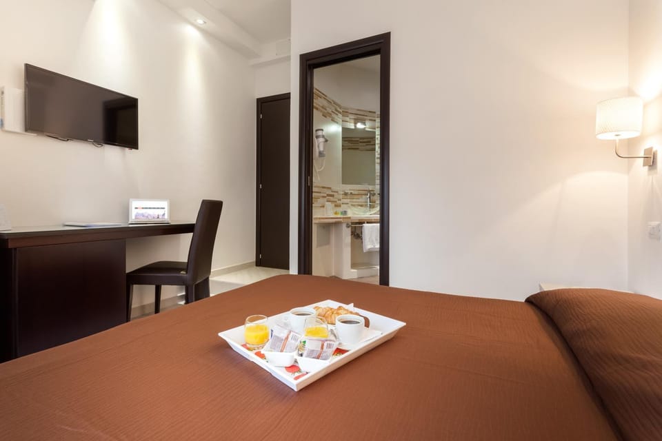 Bathroom, TV and multimedia, Photo of the whole room, Bedroom, Breakfast, Drinks