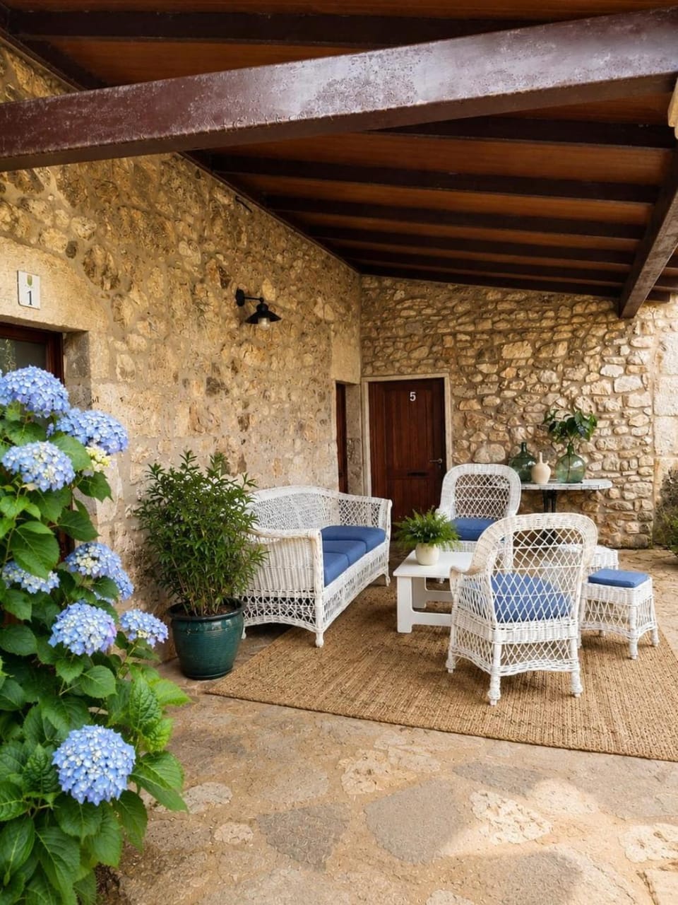 Patio, Seating area