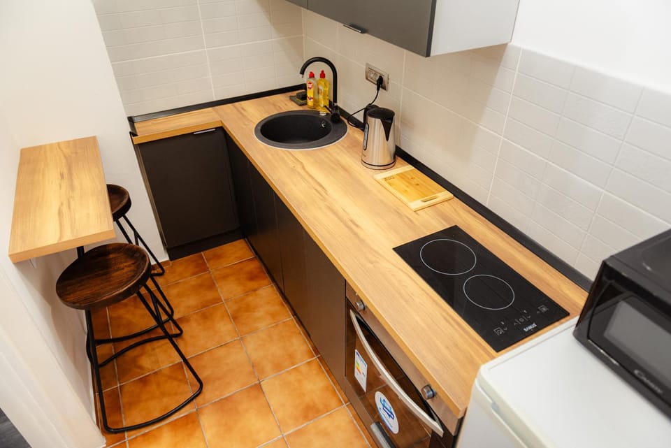 Kitchen or kitchenette, oven, stove