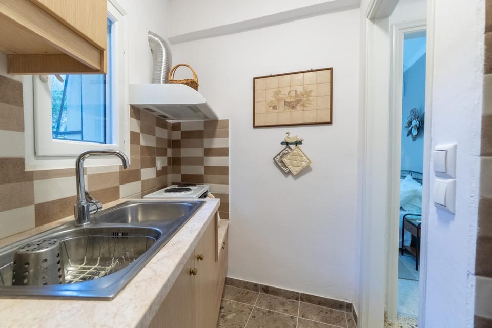 Kitchen or kitchenette, pet friendly, stove