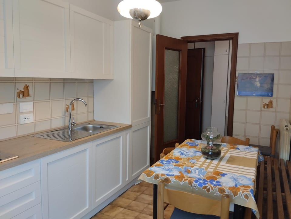 Appartamento con posto auto privato comodo a centro e spiagge Apartment in Chiavari
