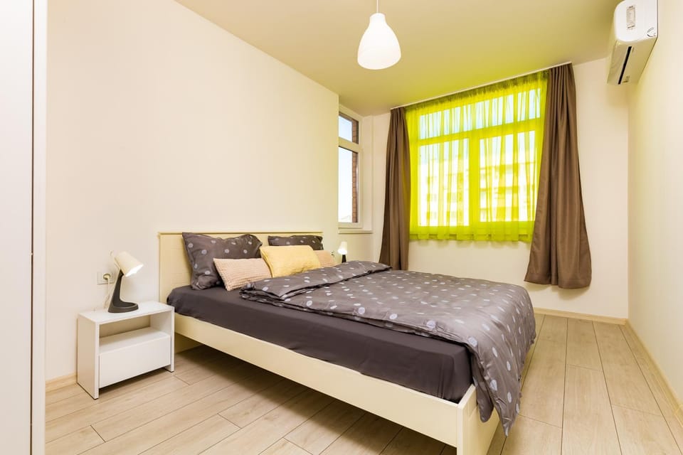 Bed, Photo of the whole room, Bedroom, air conditioner