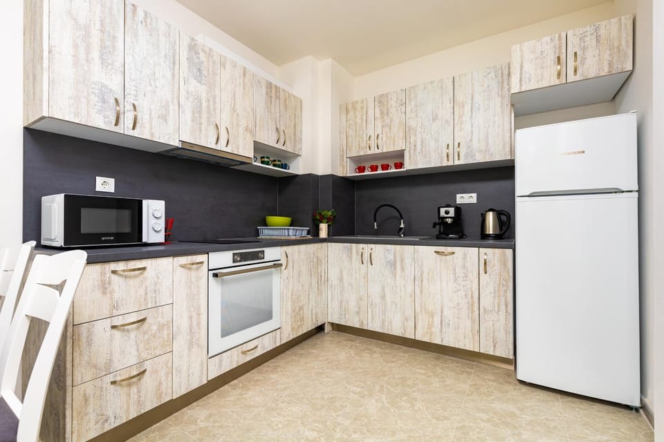 Coffee/tea facilities, Kitchen or kitchenette, dishwasher, minibar, pet friendly, stove