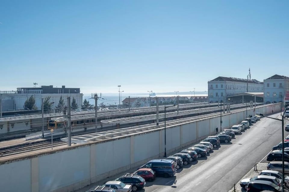 LISBON STORYTELLERS - Terrace by the River Apartment in Lisbon
