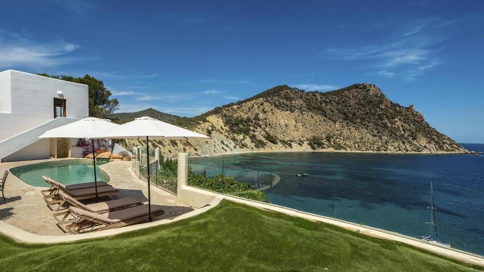 Spring, Day, Natural landscape, Mountain view, Pool view, Sea view, Swimming pool, sunbed