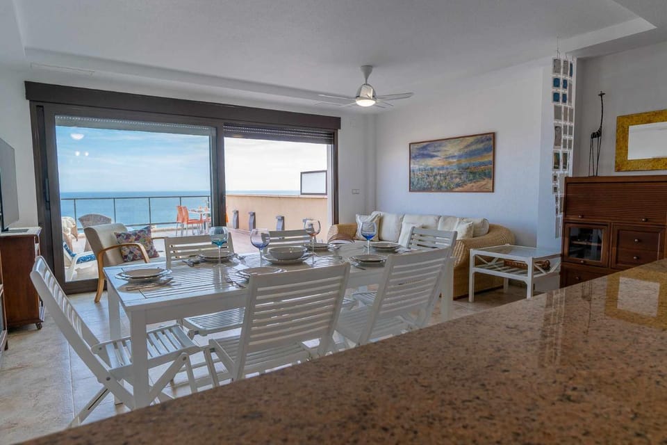 Communal lounge/ TV room, Living room, Dining area