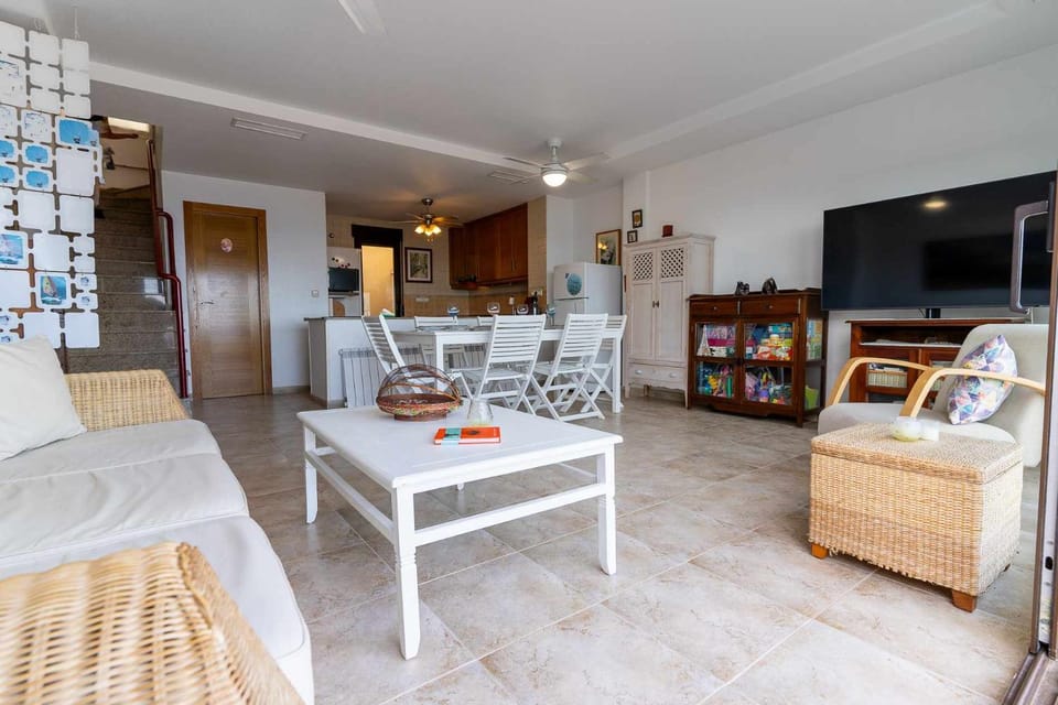 Communal lounge/ TV room, Living room, Dining area