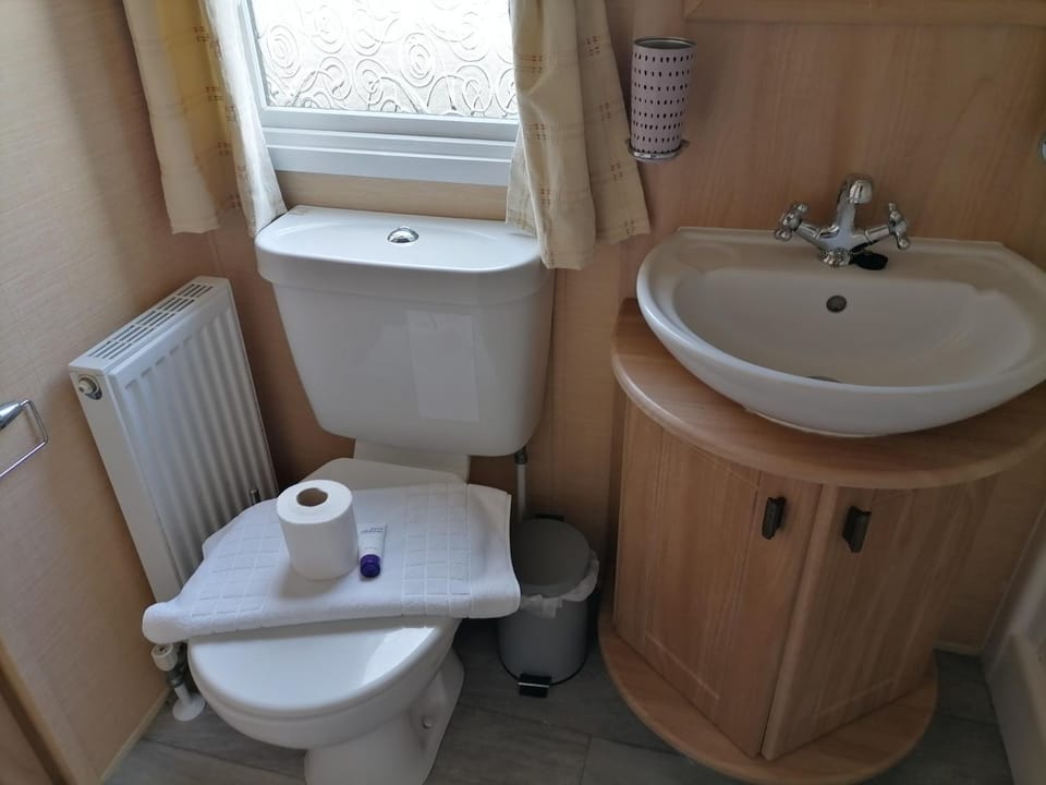 Toilet, Bathroom, heating