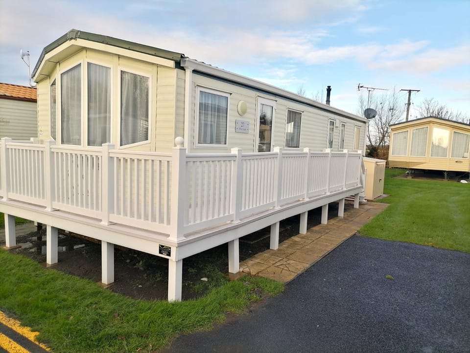 Property building, Day