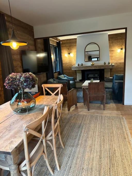 Living room, Dining area, pet friendly
