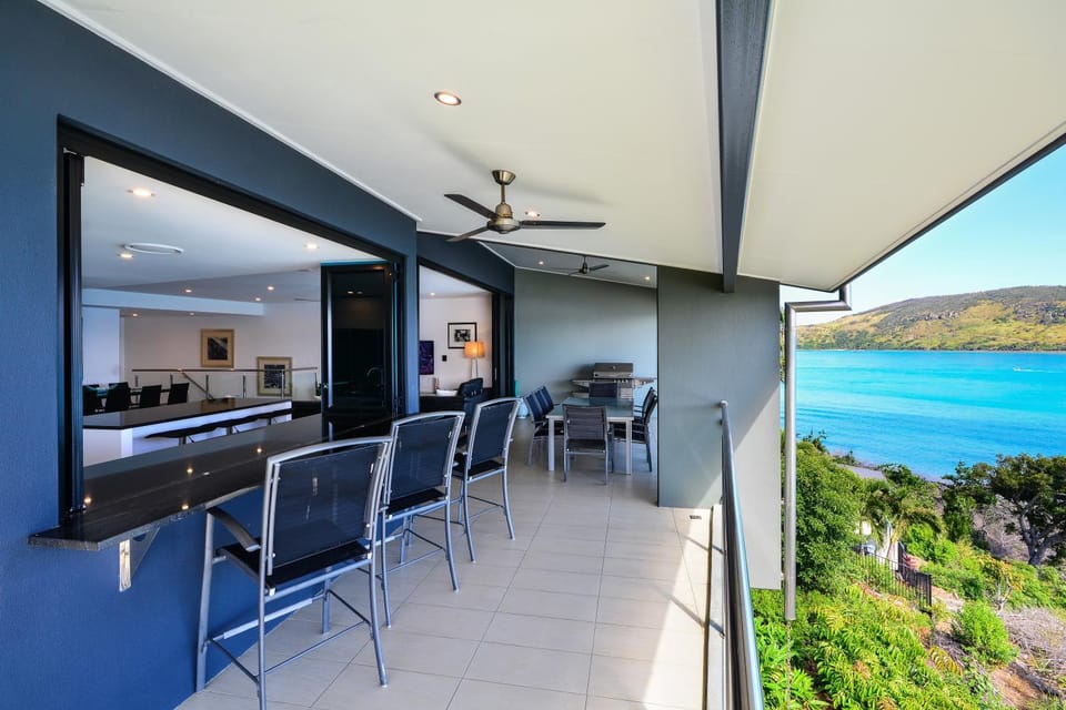 Natural landscape, Balcony/Terrace, Seating area, Sea view