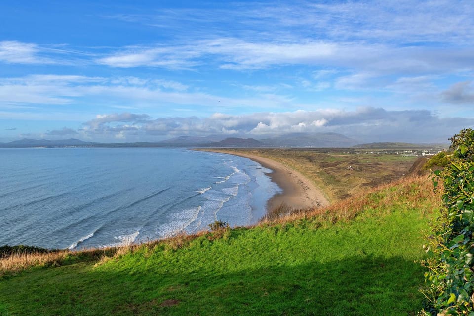 Nearby landmark, Spring, Off site, Day, Natural landscape, Beach, Mountain view, Sea view