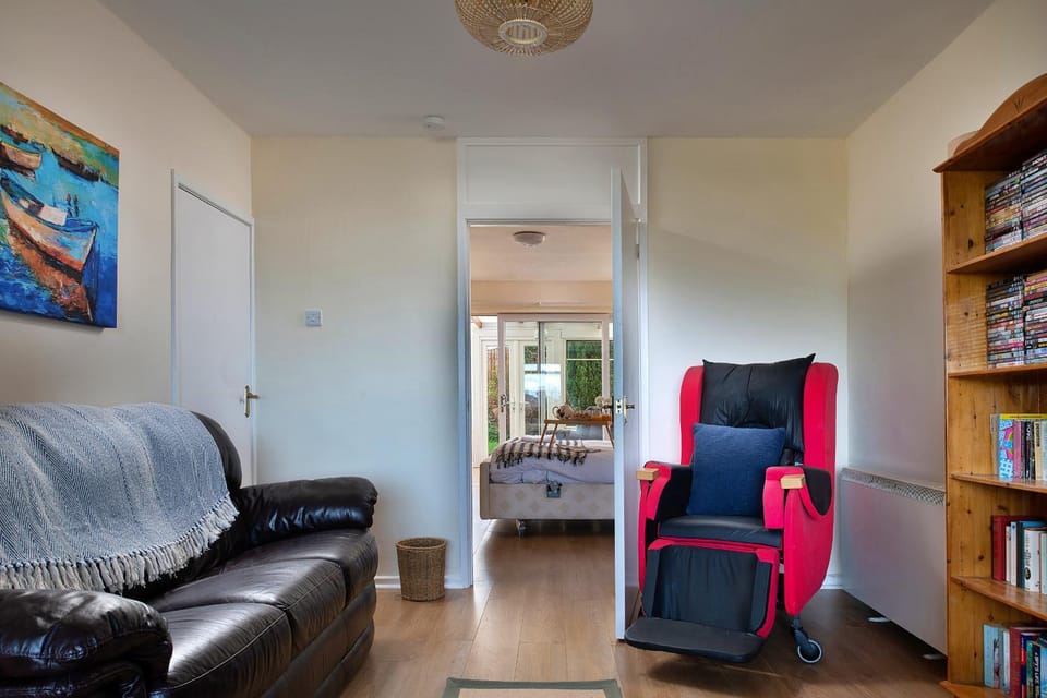 Communal lounge/ TV room, Bed, Library, Living room, Photo of the whole room, Seating area, Bedroom