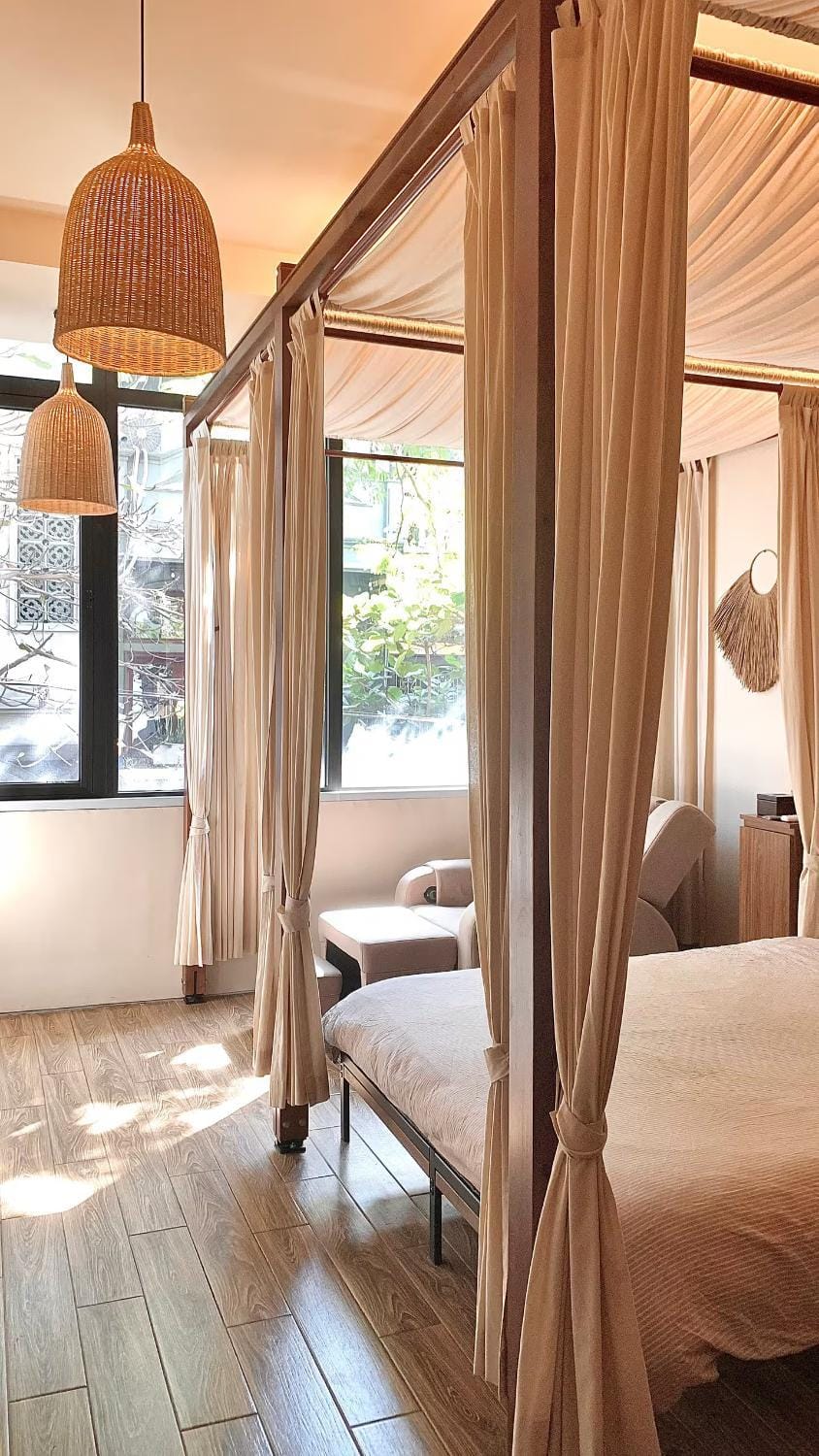 Bed, Bedroom, sunbed