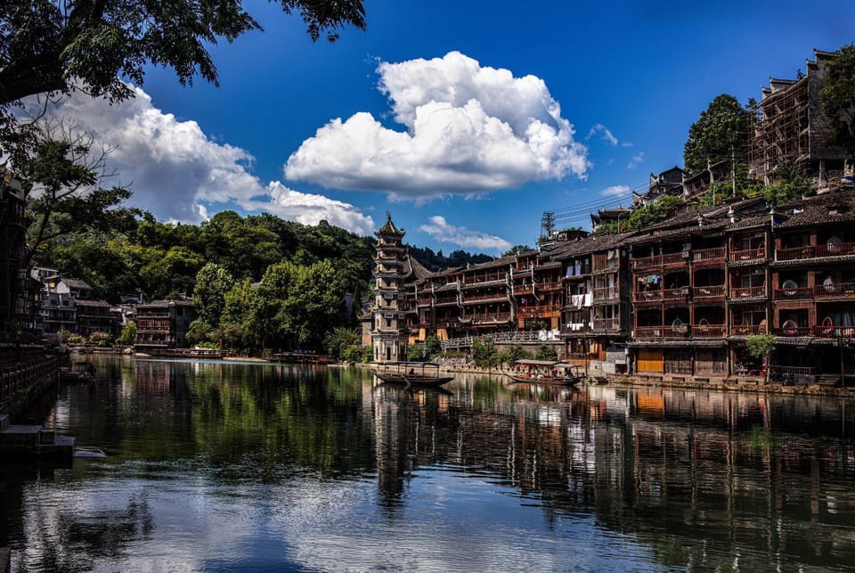 Property building, Nearby landmark, Day, Natural landscape, City view, River view