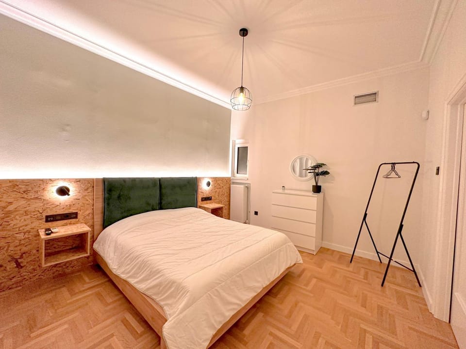 Bed, Photo of the whole room, Bedroom, internet
