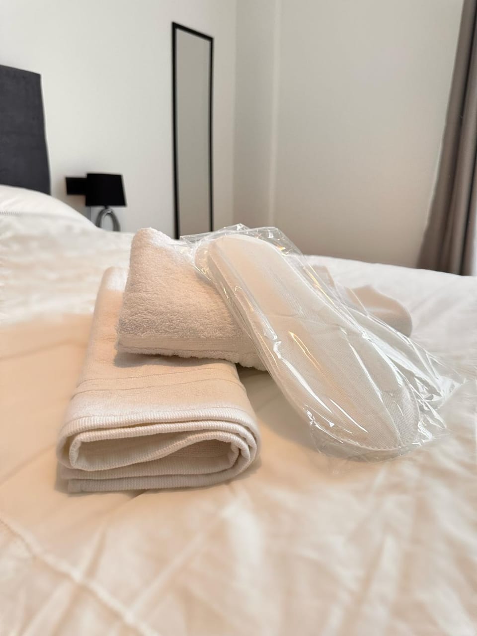 Bed, Bedroom, towels