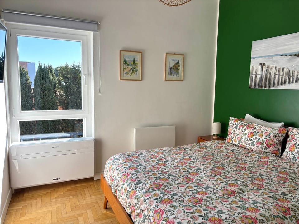 Spring, Garden, View (from property/room), Bedroom