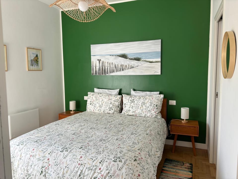 Spring, Bed, Photo of the whole room, Autumn