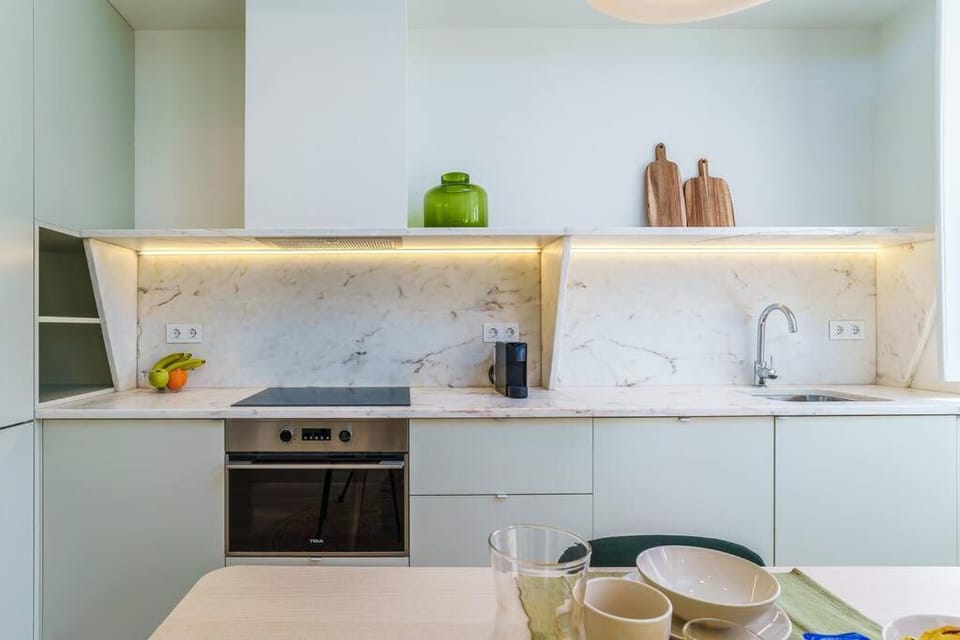 Modern & Bright Faro Mercado Apt 12 by Lisbeyond Apartment in Faro