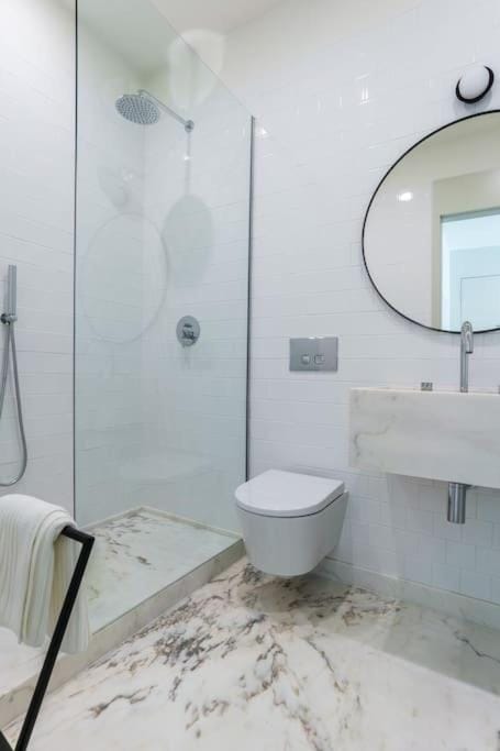 Modern & Bright Faro Mercado Apt 12 by Lisbeyond Apartment in Faro