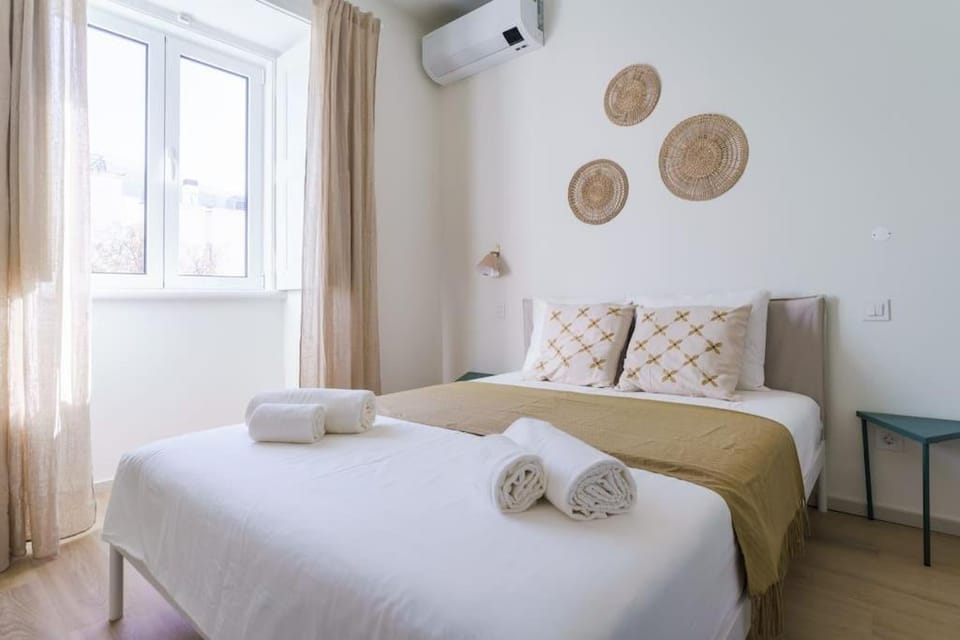 Modern & Bright Faro Mercado Apt 12 by Lisbeyond Apartment in Faro