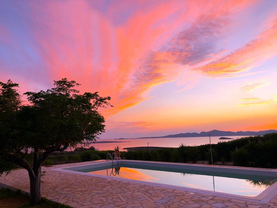 Property building, Natural landscape, Pool view, Sea view, Swimming pool, Sunrise, Sunset