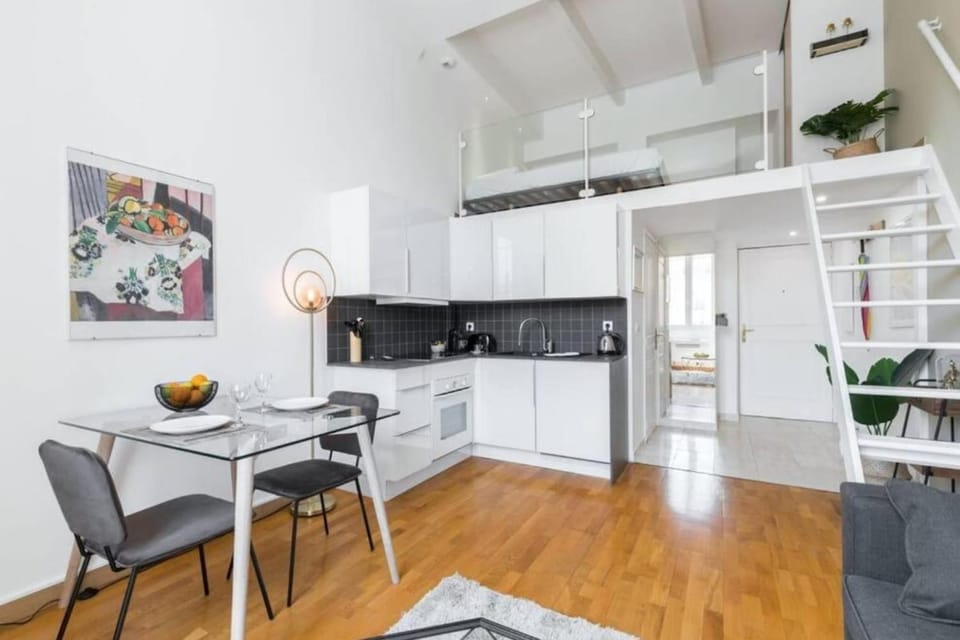 MY CASA - DELOYE - Spacious Quiet studio w AC near Old Town Apartment in Nice