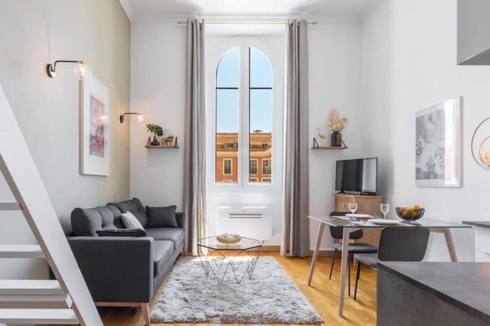 MY CASA - DELOYE - Spacious Quiet studio w AC near Old Town Apartment in Nice