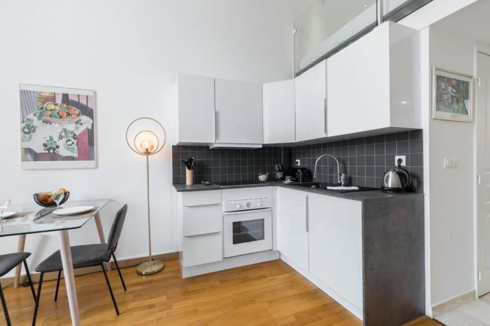 MY CASA - DELOYE - Spacious Quiet studio w AC near Old Town Apartment in Nice