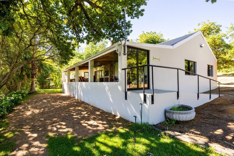 Property building, Garden, Parking