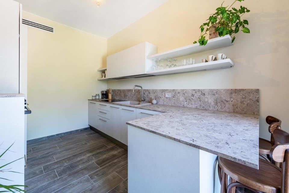 Kitchen or kitchenette, Living room