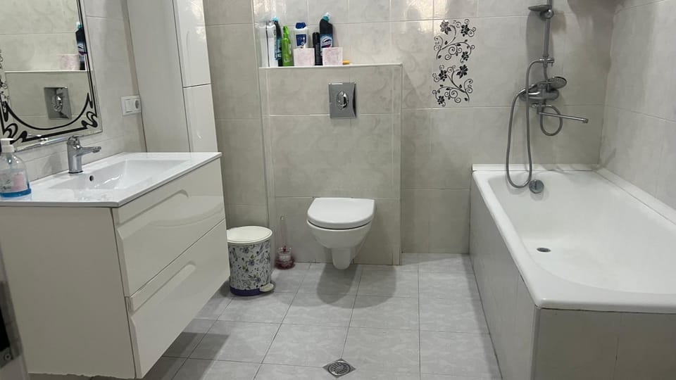 Shower, Toilet, Bathroom, Bath