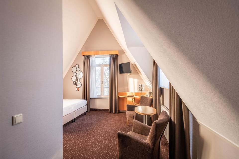Seating area, Bedroom