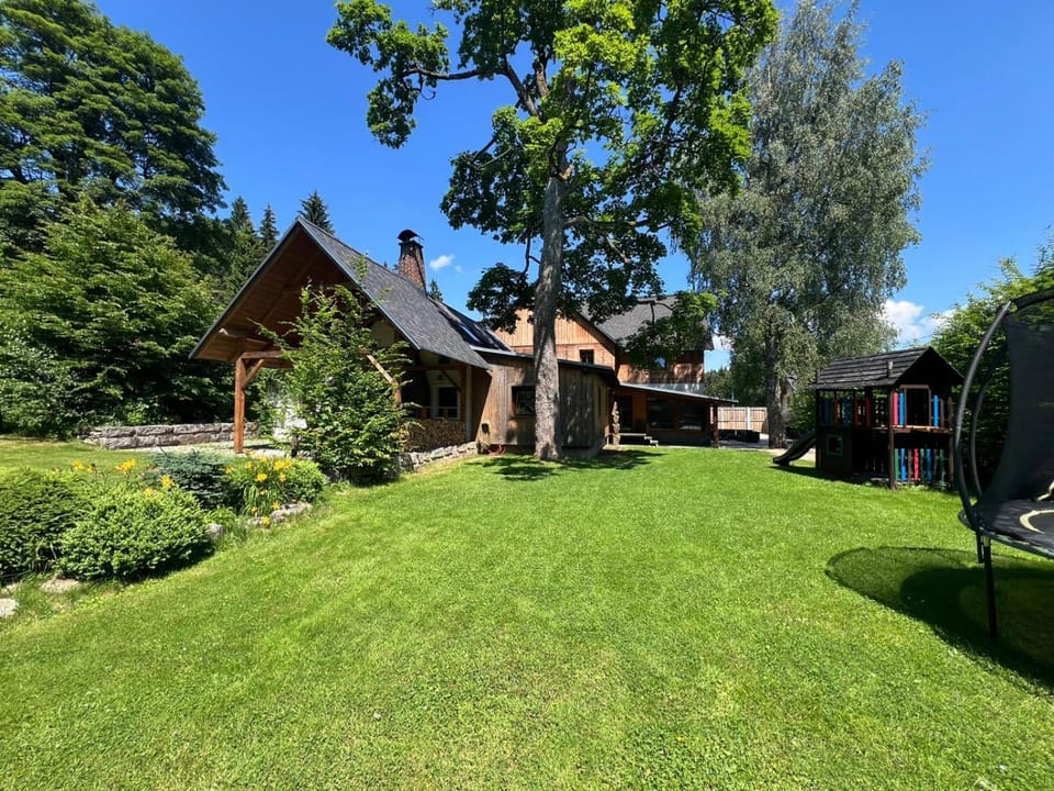Apartmány Horský Dvůr Bed and Breakfast in Lower Silesian Voivodeship