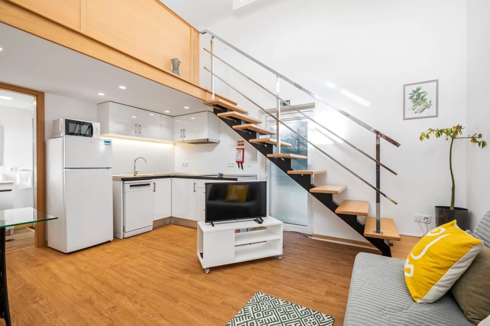 TV and multimedia, Kitchen or kitchenette, Living room, Seating area