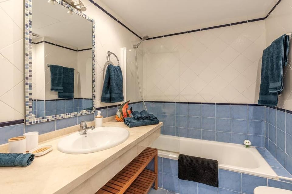 Shower, Toilet, Bathroom, Bath