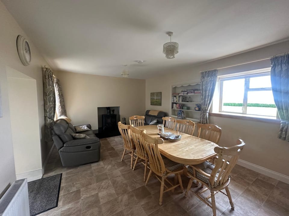 Beautiful Farmhouse an Hour’s Drive From Four Irish Cities House in Co. Tipperary, Ireland