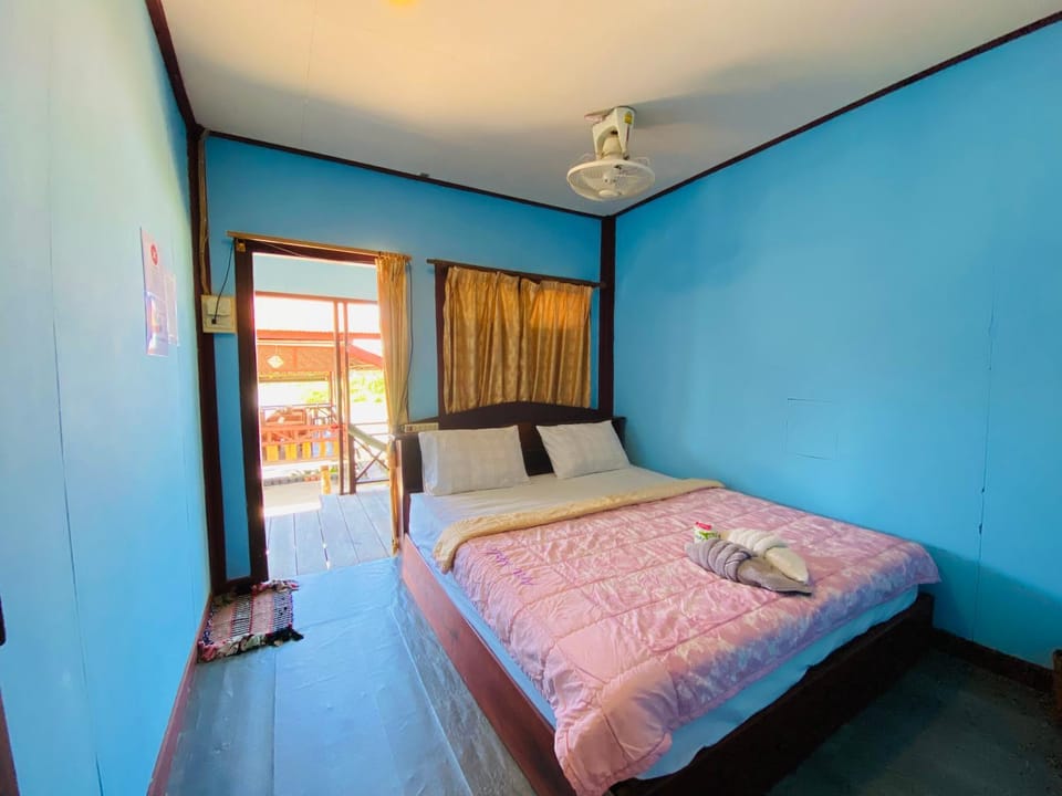 DONDET Suns down 2 bungalows Bed and Breakfast in Laos