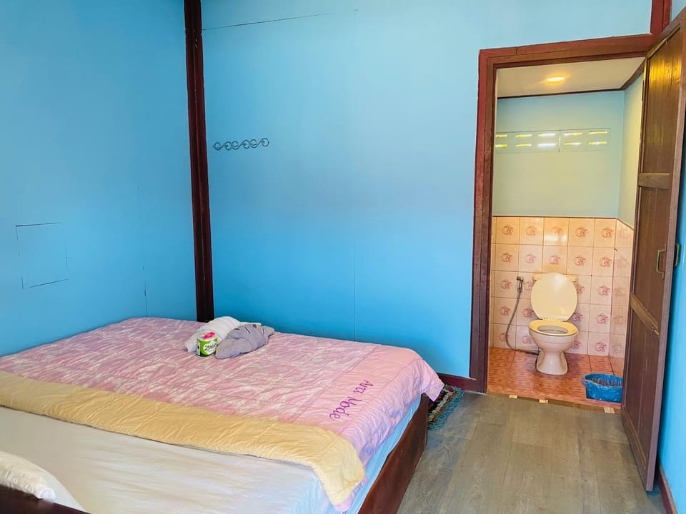 DONDET Suns down 2 bungalows Bed and Breakfast in Laos