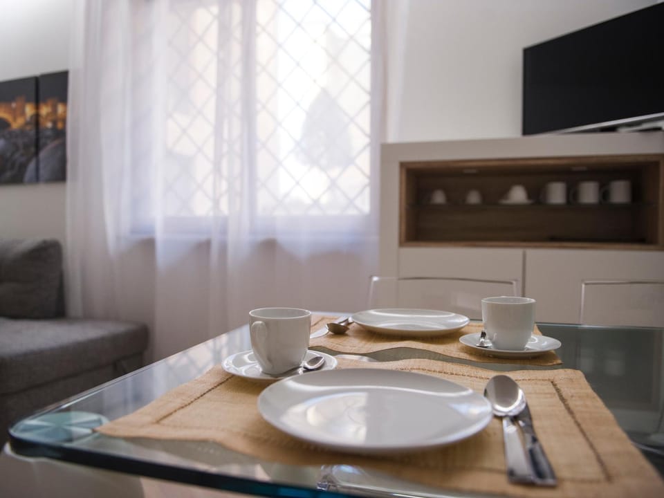 Living room, Dining area