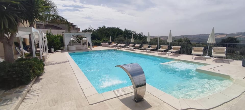 Swimming pool, Open Air Bath, sunbed