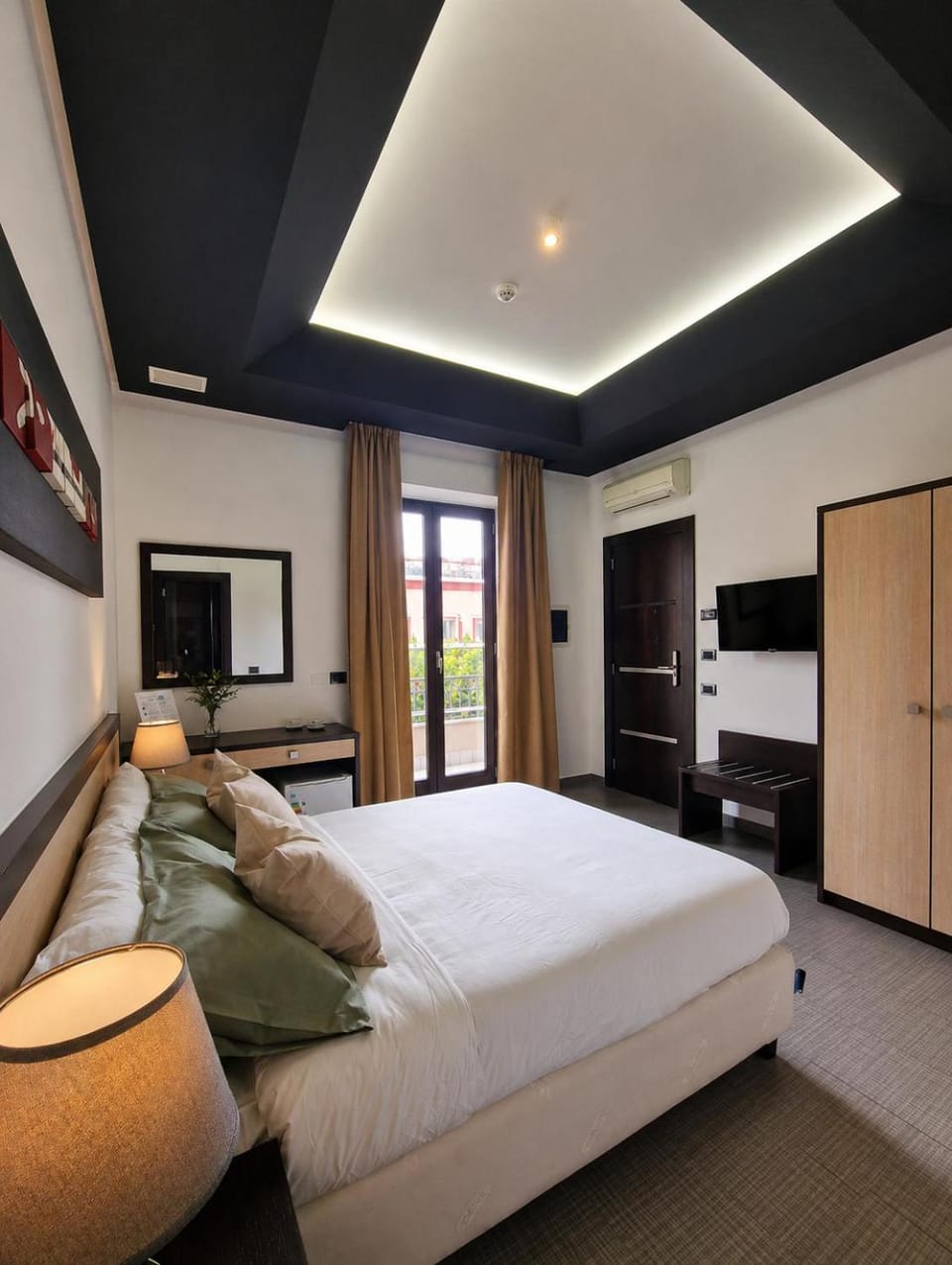 Photo of the whole room, Bedroom