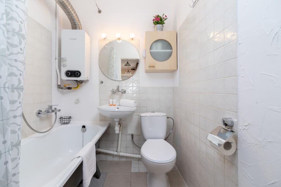 Toilet, Bathroom, towels