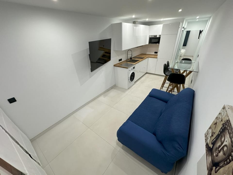 Communal lounge/ TV room, TV and multimedia, Kitchen or kitchenette, Living room, Seating area, Dining area