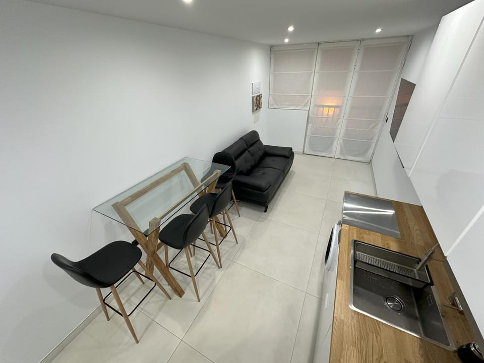 TV and multimedia, Kitchen or kitchenette, Living room, Seating area, Dining area, minibar