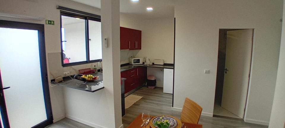 Coffee/tea facilities, Kitchen or kitchenette, minibar, oven, stove, toaster