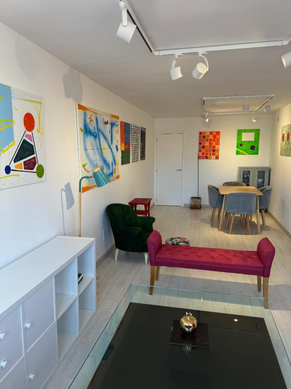 Living room, Decorative detail, Seating area