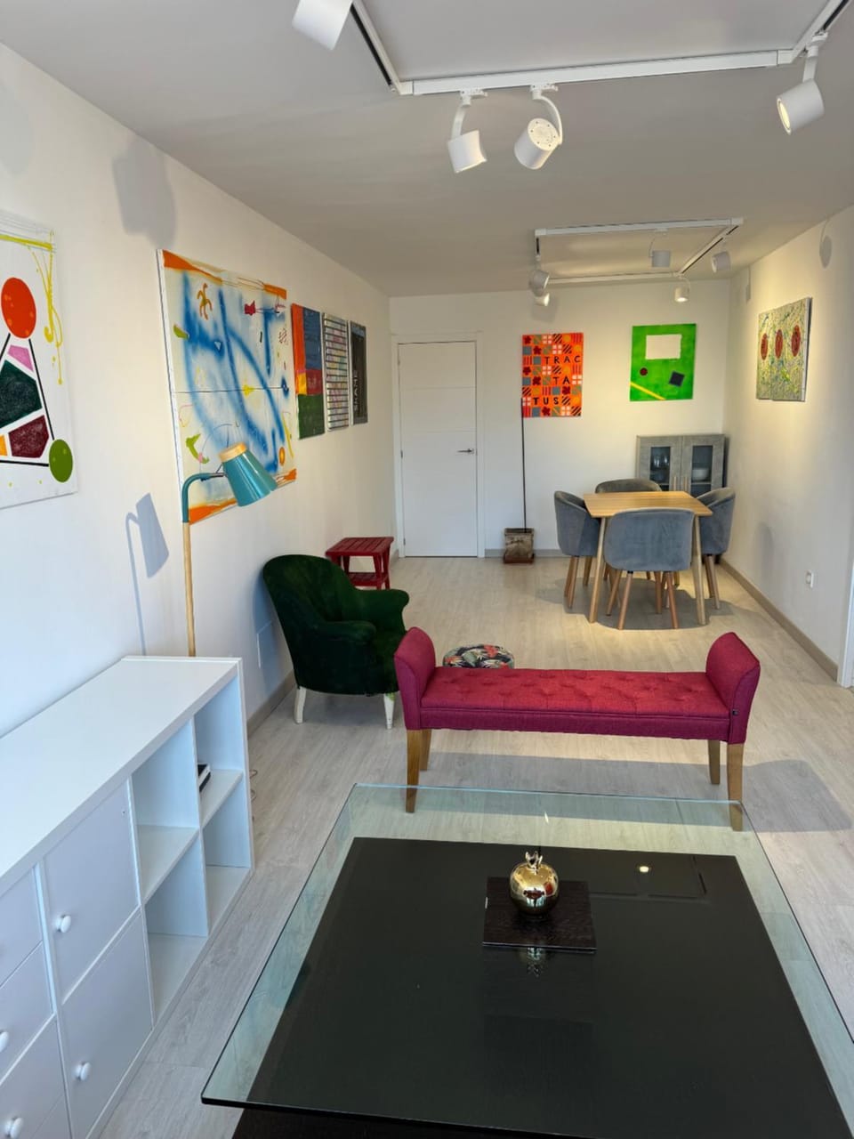 Living room, Decorative detail, Seating area