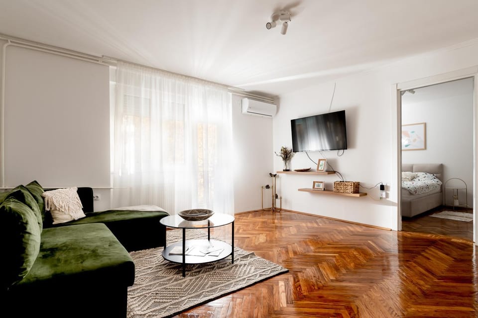 Communal lounge/ TV room, TV and multimedia, Living room, Seating area